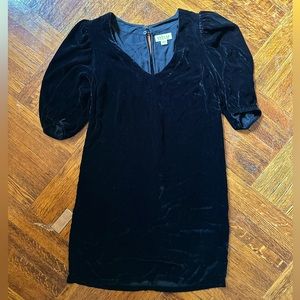 Velvet black shift dress with puff sleeves size S